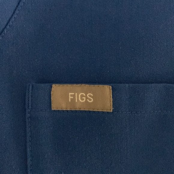 Only worn once. Clean Woman’s royal blue “Catarina” one pocket scrub top - Picture 4 of 4